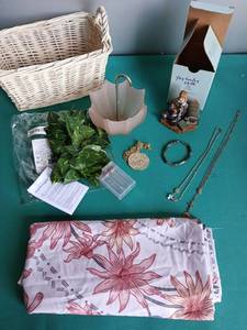 lot 9183 image: Mixed Household Items and Accessories Bundle - Retail $15