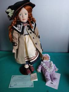 lot 9184 image: Porcelain Dolls Collection with Certificates - Retail $25