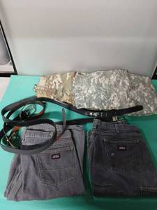 lot 9192 image: Mens Work Pants and Military Camouflage Clothing Bundle - Retail $25