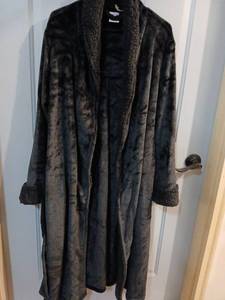lot 9207 image: Womens Clothing Bundle - Bathrobe and Camouflage Top - Retail $25