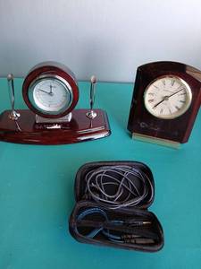 lot 9213 image: Executive Desk Clock Set with Pen Holders and Howard Miller Clock - Retail $25