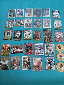 lot 9220 image: Mixed Sports Trading Card Collection - Retail $15 - Featuring Jerry Rice - Thurman Thomas - David Robinson