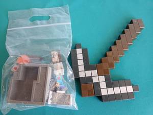 lot 9222 image: Minecraft Building Block Set with Sword and Character Figures - Retail $15