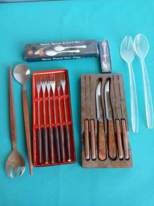 lot 9224 image: Mixed Kitchen Utensil and Cutlery Set Collection - Retail $15