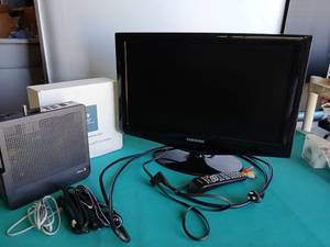 lot 9234 image: Samsung LCD Monitor with Remote Control and Cables - Retail $75