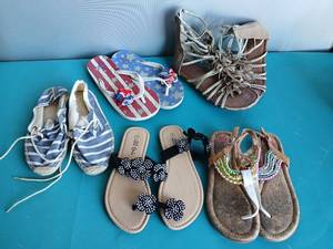 lot 9244 image: Womens Summer Sandals Mixed Lot - Retail $15