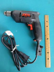 lot 9246 image: SKIL 6215 Corded Electric Drill with Power Cord - Retail $25