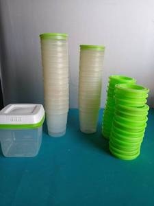 lot 9250 image: Rubbermaid Food Storage Container Set with Lids - Retail $15