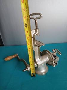 lot 9253 image: Cast Iron Hand Crank Meat Grinder with Wooden Handle - Retail $25