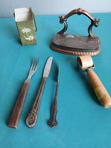 lot 9254 image: Mixed Lot of Silver Plated Flatware and Tools - Retail $25