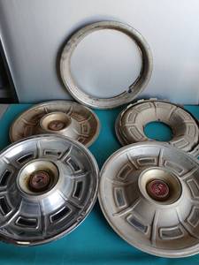 lot 9258 image: Ford Hubcaps Set of 4 with Center Emblems - Retail $40