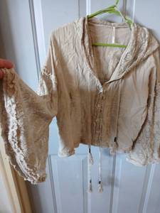 lot 9264 image: Womens Lace Blouse and Camisole Set - Retail $25