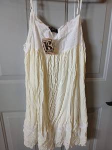 lot 9265 image: Womens Clothing Bundle - White Eyelet Dress and Coral Top - Retail $15