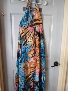 lot 9270 image: Tropical Print Halter Jumpsuit and Beige Lace Sleeveless Top Bundle - Retail $15