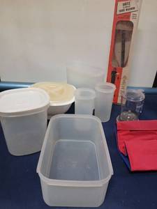 lot 9509 image: Tupperware Modular Mates Food Storage Container Set