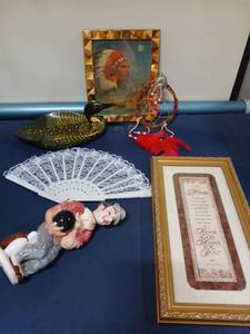 lot 9511 image: Mixed Collectibles and Home Decor Items Lot
