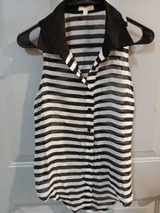 lot 9516 image: Womens Black and White Striped Clothing Lot
