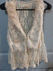 lot 9519 image: Womens Clothing Lot - Lace Vest and Striped Cardigan
