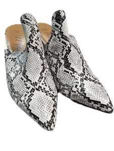 lot 4224 image: Wild Pair Snake Print Pointed Toe Mule Heels - Size 9M