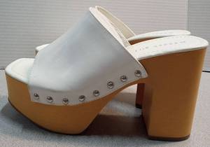 lot 4256 image: Madden girl White Leather Platform Clogs with Silver Studs - Size 8.5