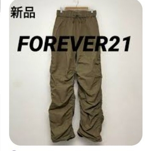 lot 4319 image: Forever 21 Womens Cargo Pants - Size Med
