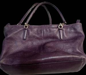 lot 4321 image: Coach Purple Leather Tote Bag with Chain Handles - Retail $150