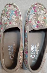 lot 4462 image: BOBS Skechers Memory Foam Slip-On Shoes with Colorful Print size 6
