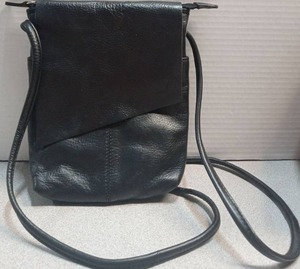 lot 4469 image: Brio Black Leather Crossbody Bag