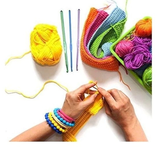 lot 4071 image: 12 Pieces Colorful Metal Crochet Hooks Multicolor Knitting Tools