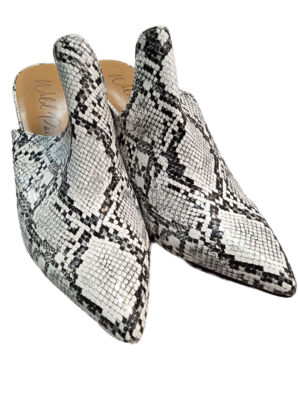 lot 4224 image: Wild Pair Snake Print Pointed Toe Mule Heels - Size 9M