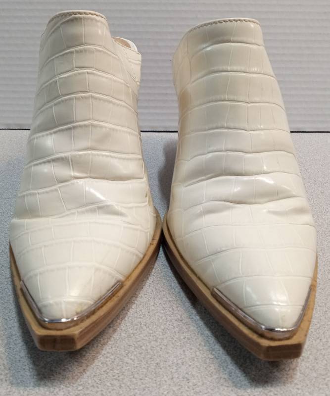 lot 4255 image: Steve Madden White Croc Embossed Block Heel Mules - Size 9