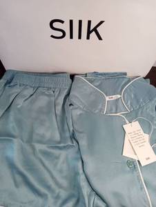 lot 4883 image: Silk Laundry Blue Pajama Set with White Piping - Size Lg