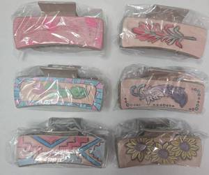 lot 4921 image: Hair clips