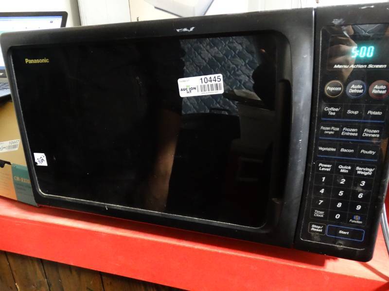 lot 10445 image: Panasonic microwave (in working condition)