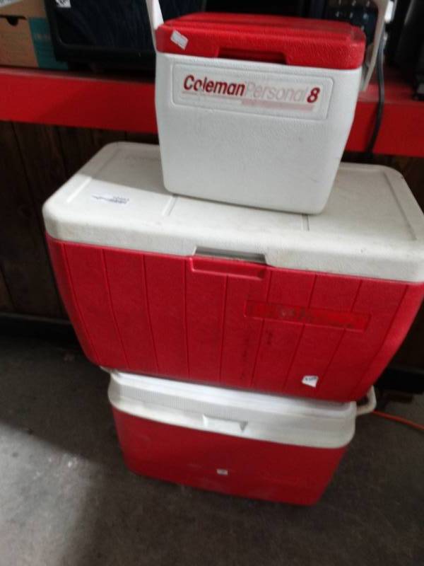 lot 10453 image: lot of 3 coolers