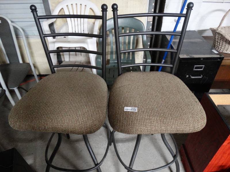 lot 10461 image: lot of 2 swiveling bar stools with metal frame
