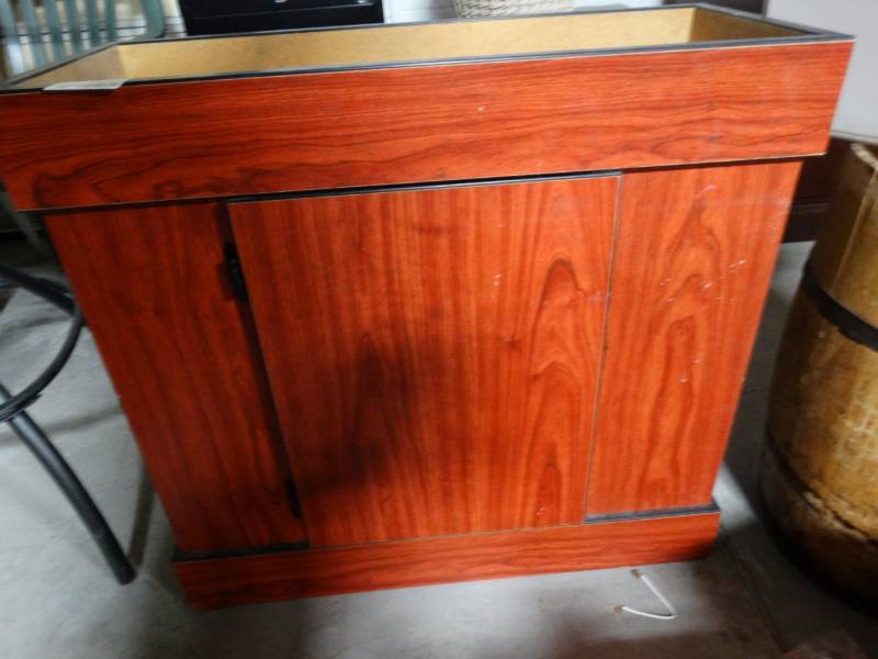 lot 10462 image: 29 gallon fish tank stand