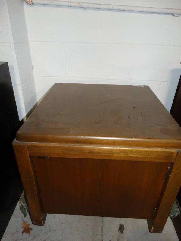 lot 10464 image: wooden side table with door