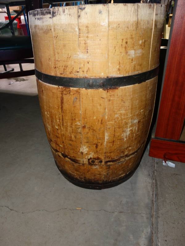 lot 10465 image: small wooden barrel