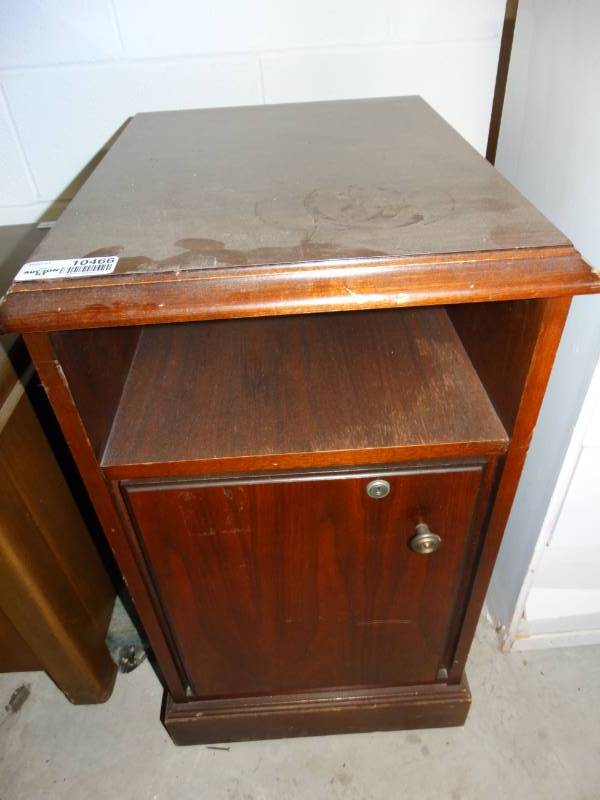 lot 10466 image: small wooden cabinet with one door and shelf