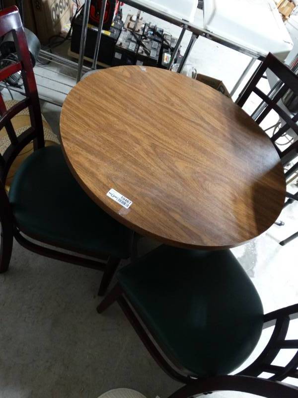 lot 10467 image: small dinette with 3 chairs