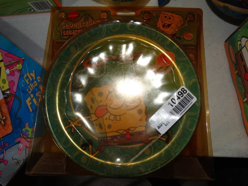 lot 10498 image: 3-Piece Spongebob Dinnerware Set