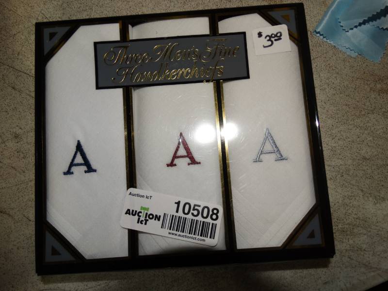 lot 10508 image: Lot of 3 Mens Handkerchiefs