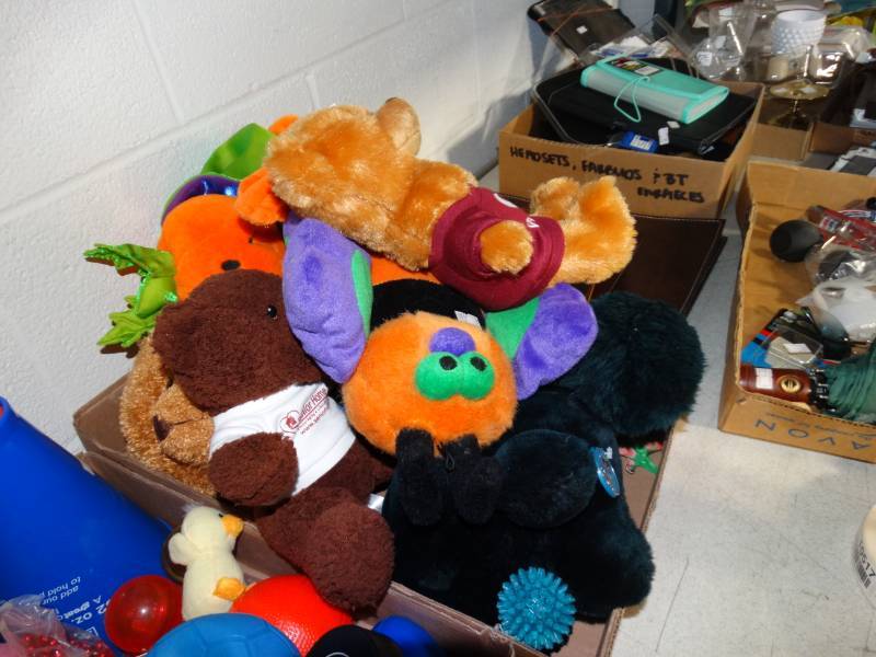 lot 10511 image: Lot of Plush Toys