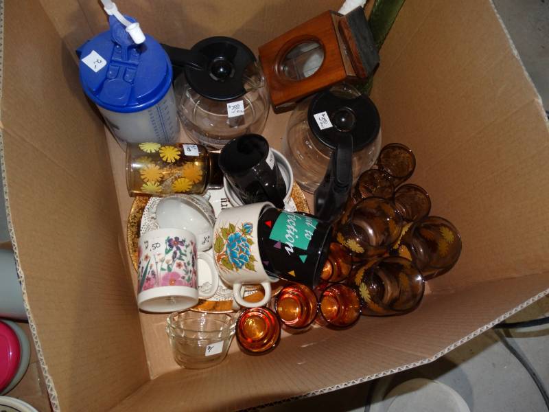 lot 10516 image: 3 Boxes of Kitchenware