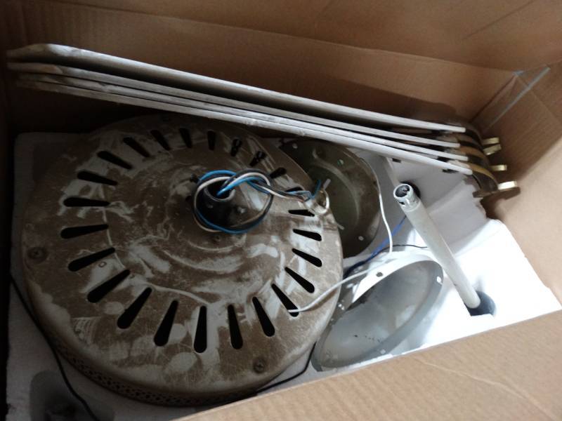 lot 10518 image: Ceiling Fan