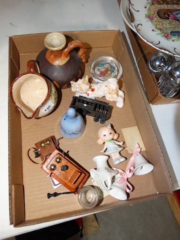 lot 10521 image: Lot of Home Decor