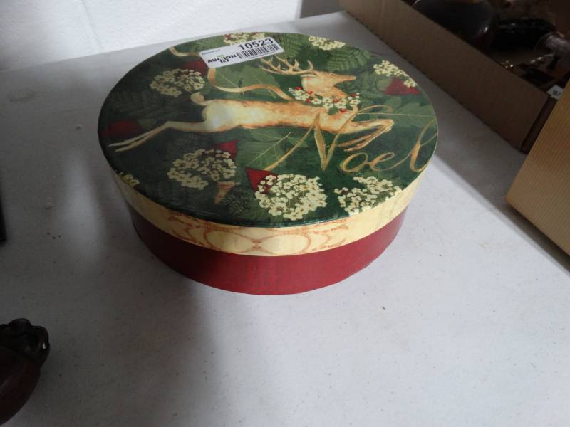 lot 10523 image: Set of 4 Decorative Dishes in Box