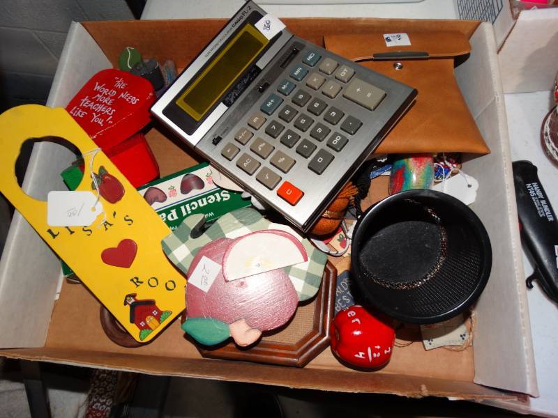 lot 10526 image: Lot of School Teacher Decor