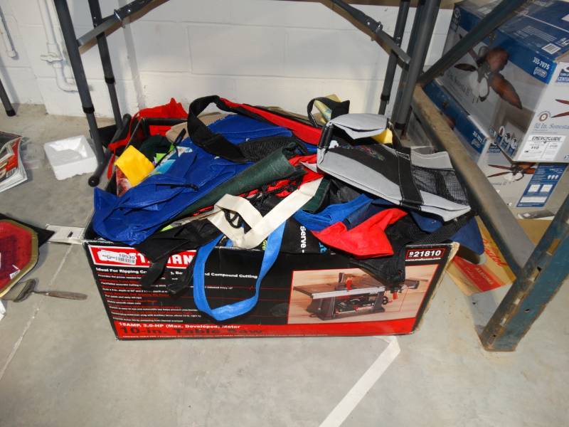 lot 10530 image: Large Lot Reusable Grocery Bags